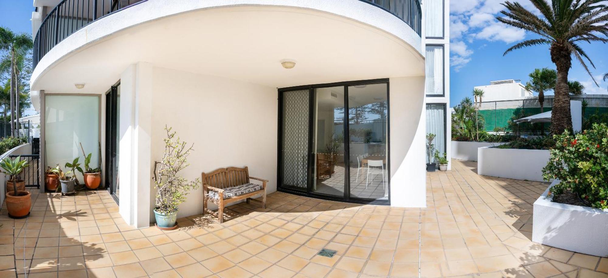 Mantra Coolangatta Beach Gold Coast Exterior photo