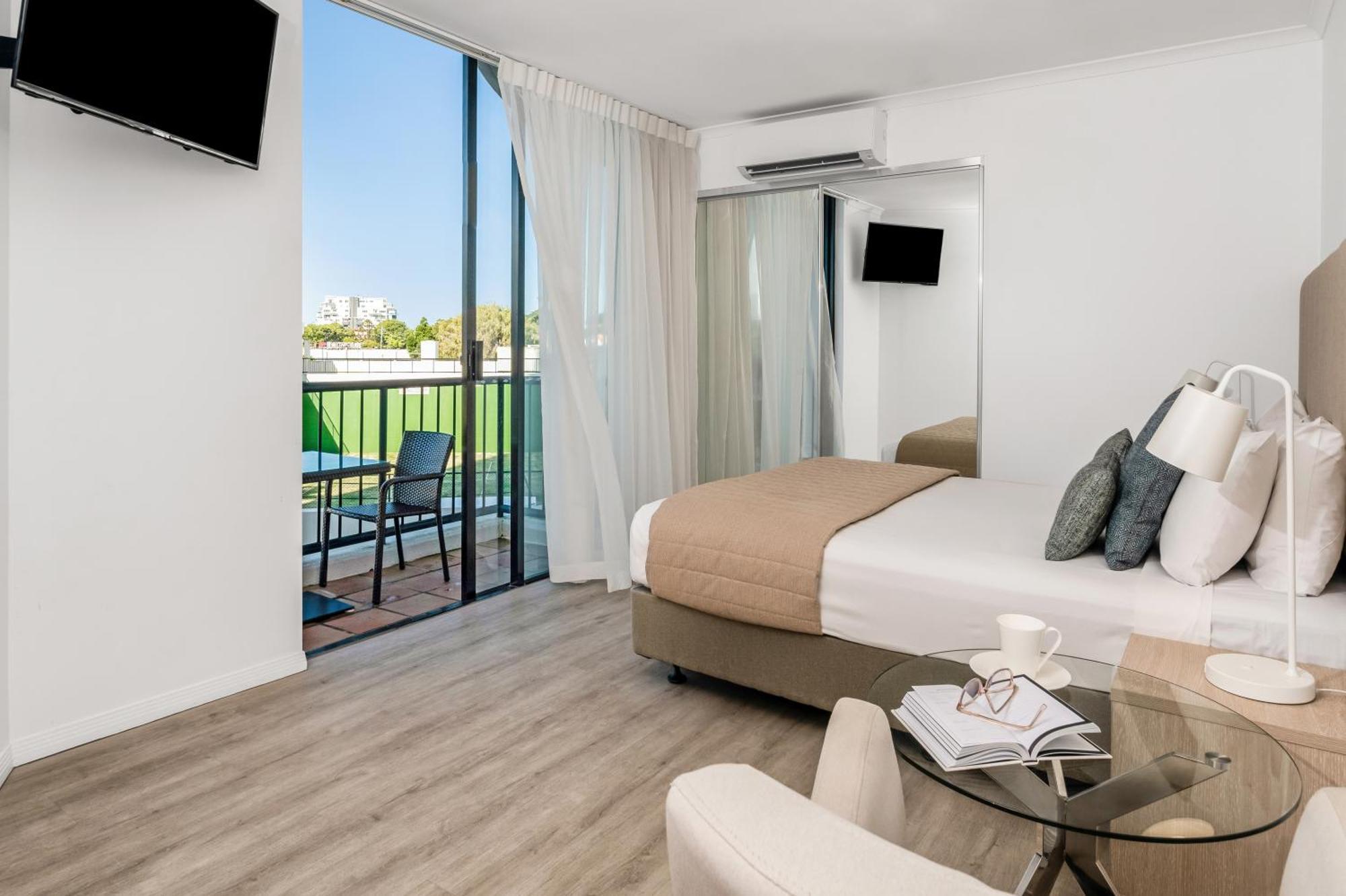 Mantra Coolangatta Beach Gold Coast Exterior photo