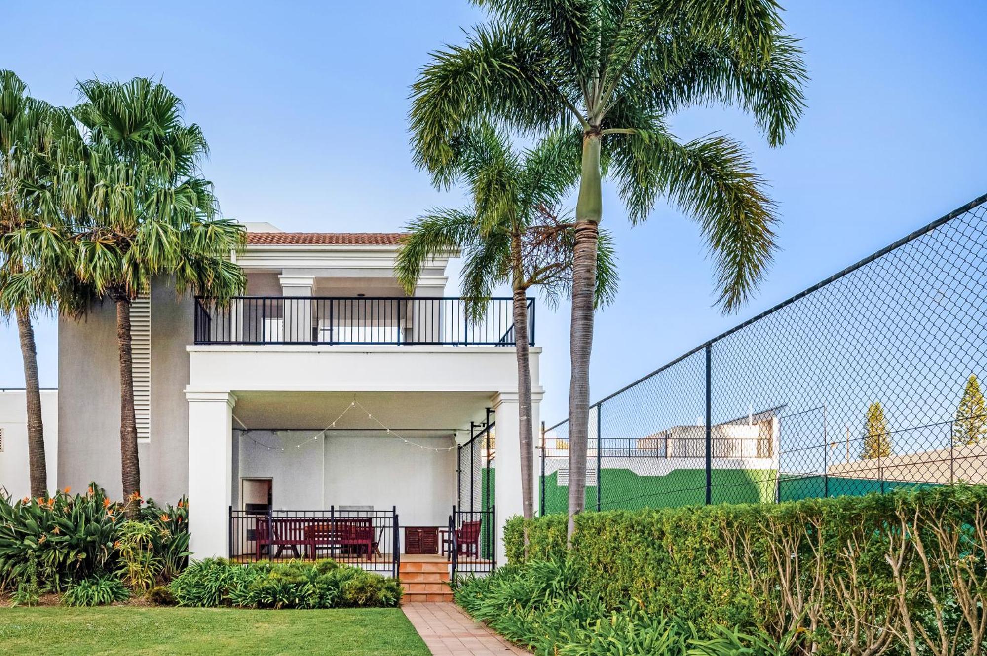 Mantra Coolangatta Beach Gold Coast Exterior photo
