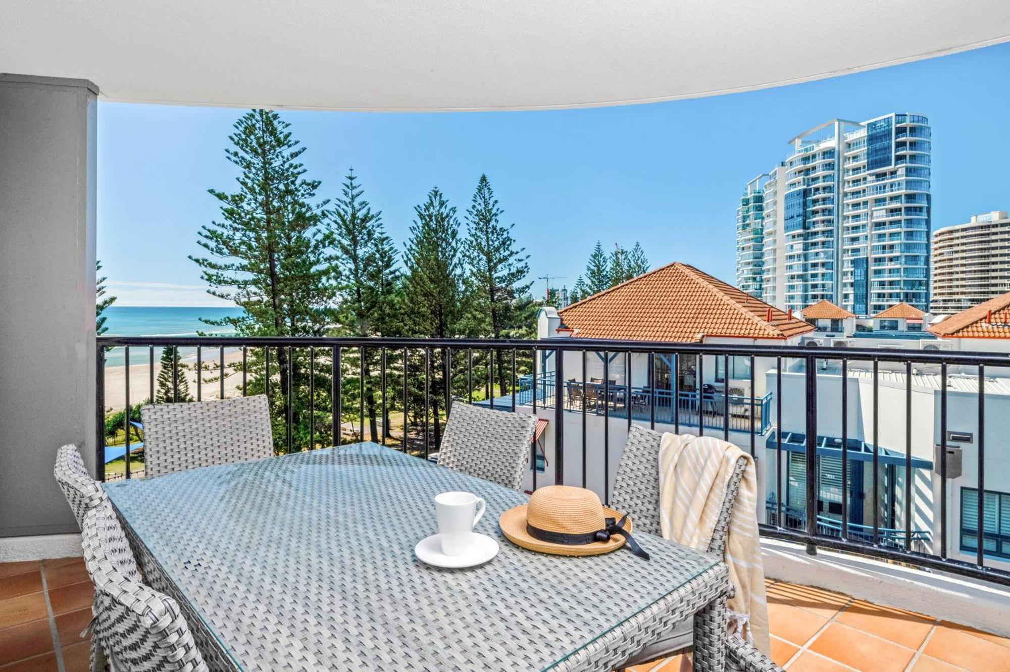 Mantra Coolangatta Beach Gold Coast Exterior photo